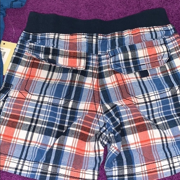 Old navy Onesie and cargo shorts set, 3-6 months. - Picture 5 of 5